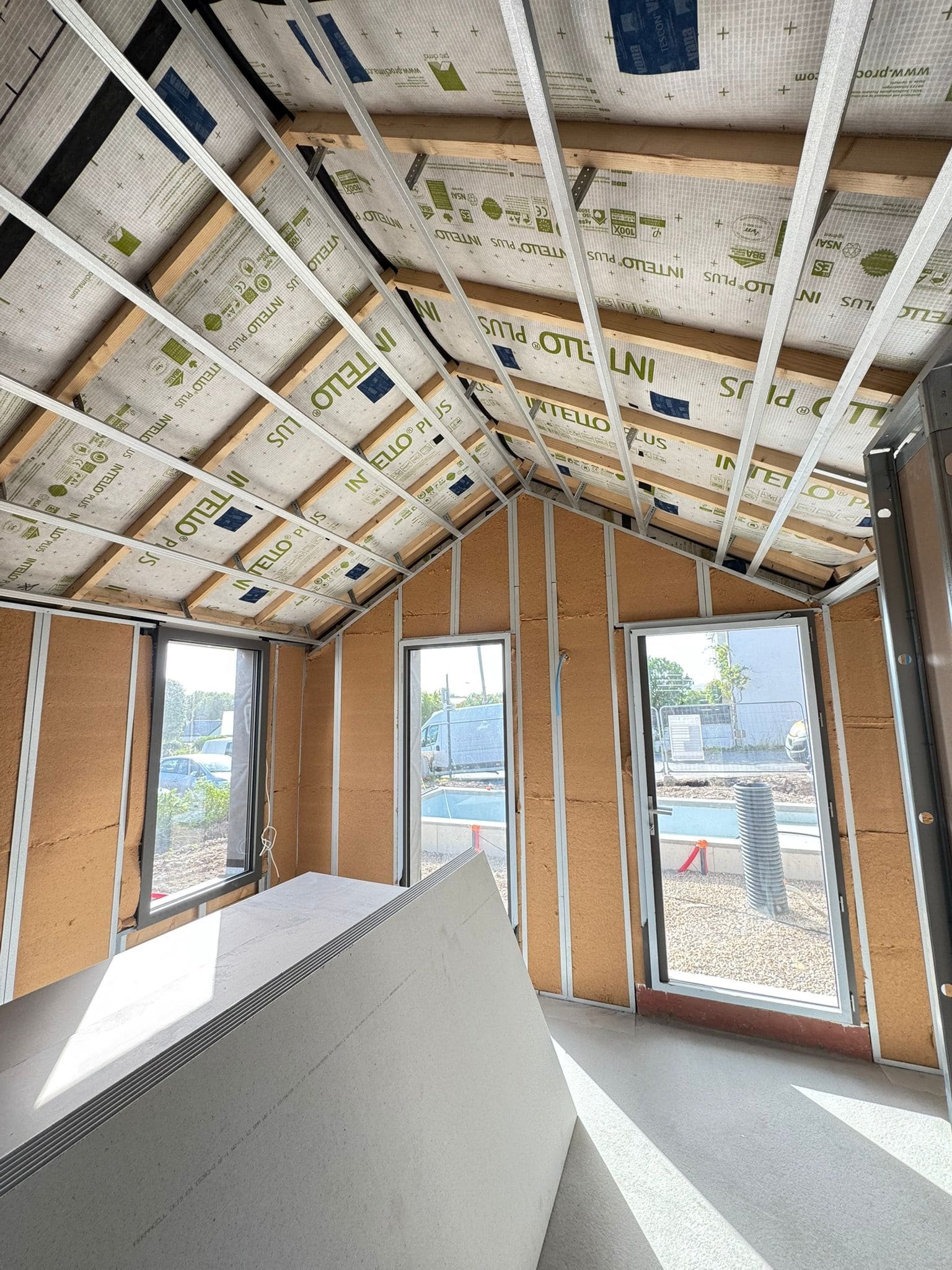 Structure bois avec isolation fibre et ossature en place, Larmor-Baden
