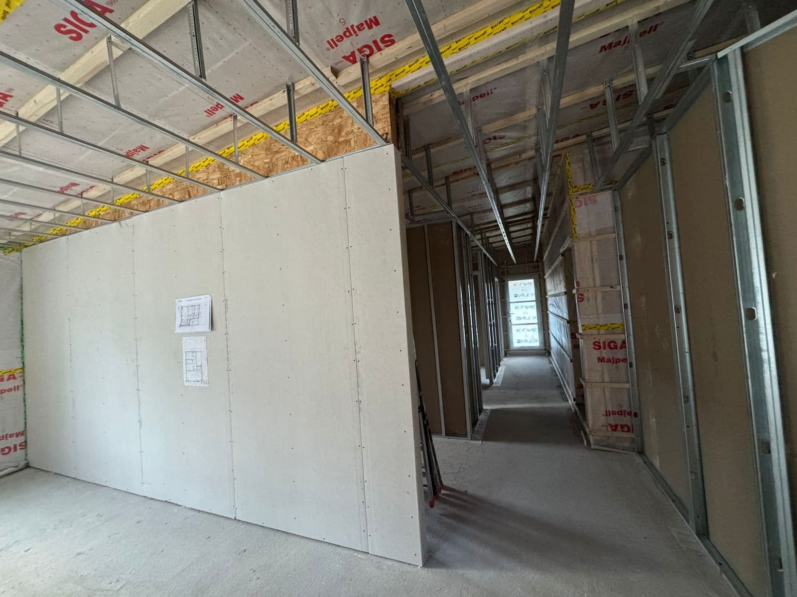 Ossature du faux plafond, membrane d'étanchéité à l'air et cloison BA13, Monterblanc